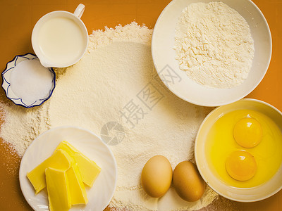 不给糖就搞蛋烹饪概念准备烘烤配料和厨房工具以在橙子非棒片硅垫上做蛋糕最高视图背景