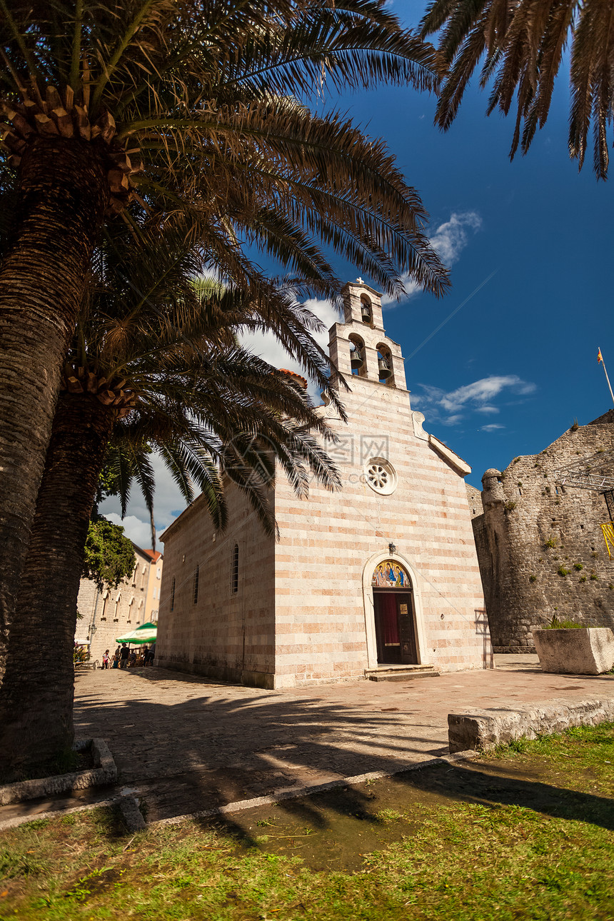 热带岛屿古老教堂的美景图片