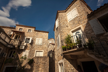 地中海城镇旧石块建筑的美景图片