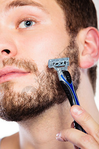 健康美貌和皮肤护理概念男脸部的缝合年轻男子的胡留着可支配的蓝色刀片图片