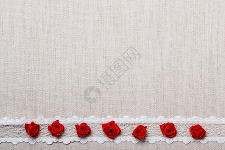 红签边框情人节婚礼请柬或贺卡红装饰的丝绸玫瑰花面纱布底带边框背景