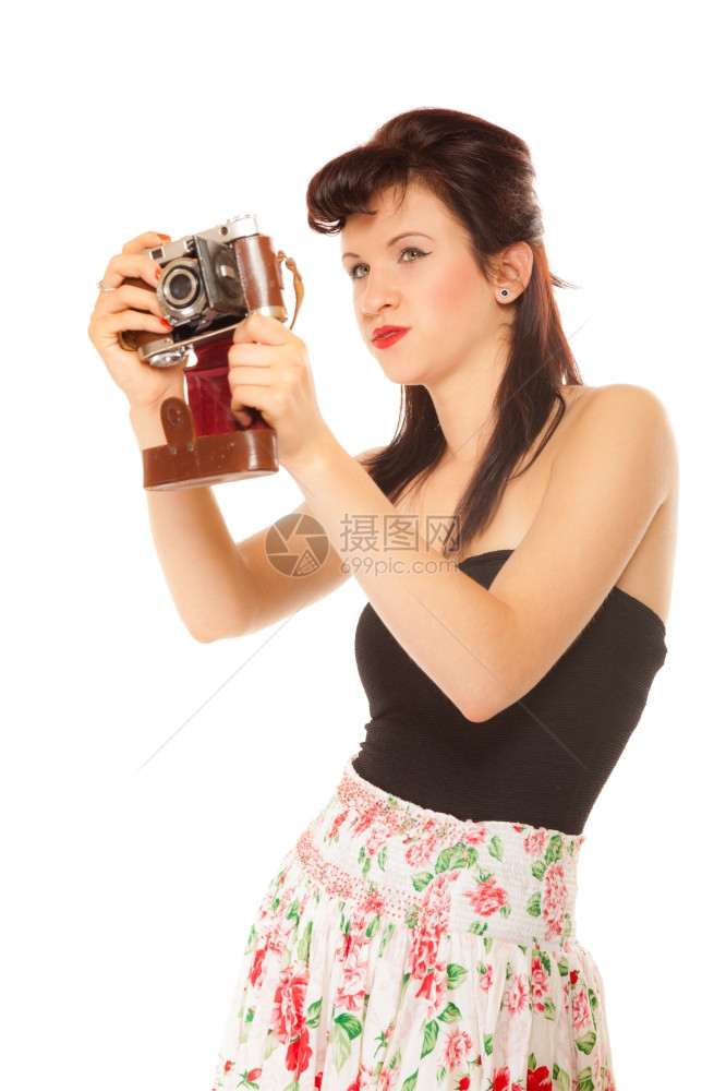 美丽的摄影师可爱的古老风格夏天的少女孩拿着古老的旧相机与白色背景隔绝图片