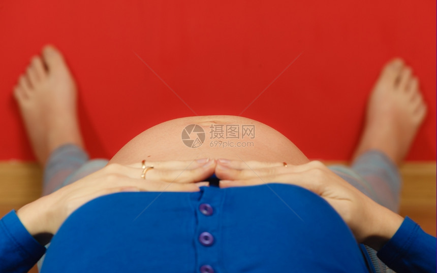 怀孕产和幸福概念图片