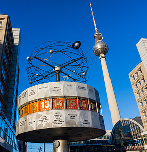 德国柏林亚历山大广场火车站Tv塔和世界时钟高清图片