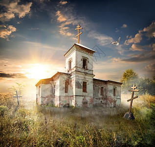 田地墓附近废弃的教堂图片