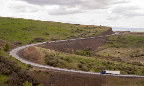 美国俄勒冈州弯曲的公路图片