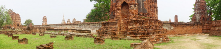 泰国Ayutthaya历史城市YaiChaimongkolWatYaiChaimongkol古老的佛像图片