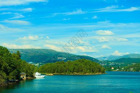 旅游度假和行挪威斯堪的纳维亚卑尔根附近的风景和海湾图片