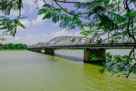 越南Hue的ThuongTien桥背景图片