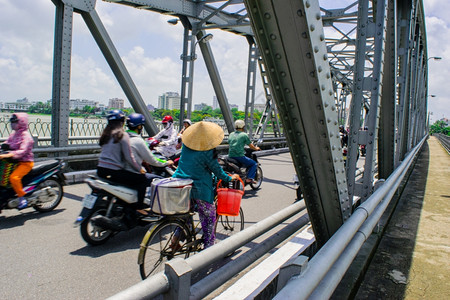 越南Hue的ThuongTien桥图片