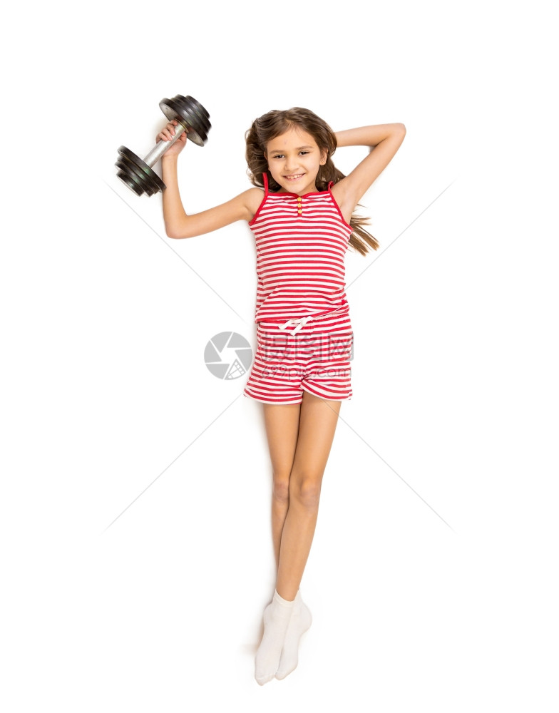 从高处拍的可爱女孩和哑铃一起锻炼的相片图片