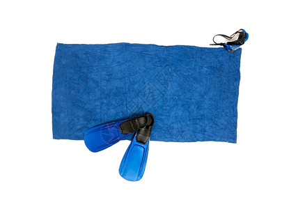 蓝色沙滩毛巾上悬浮着的摩擦面罩照片图片