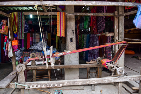 在越南手织的丝绸地毯图片