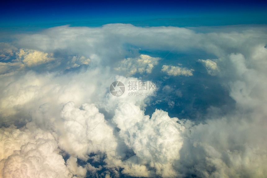 蓝天空背景云微小图片