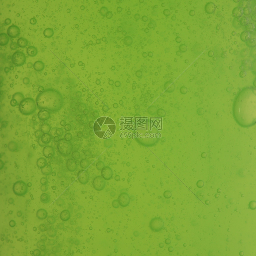 绿色抽象的含肥皂泡模糊液体背景图片
