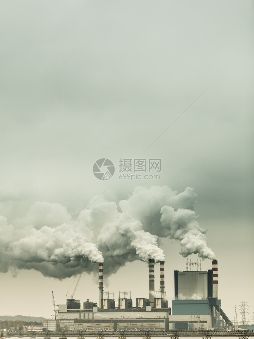 电厂或站烟囱雾工业景观秋雾日图片