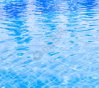 蓝泳池水底图片