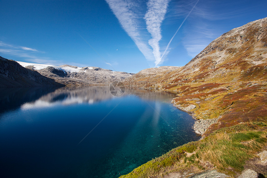 挪威山秋季风貌与湖泊图片