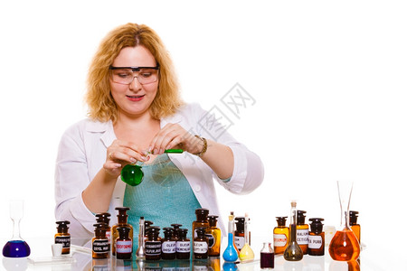 实验室化学女家或生科研究员用化学瓶测试图片