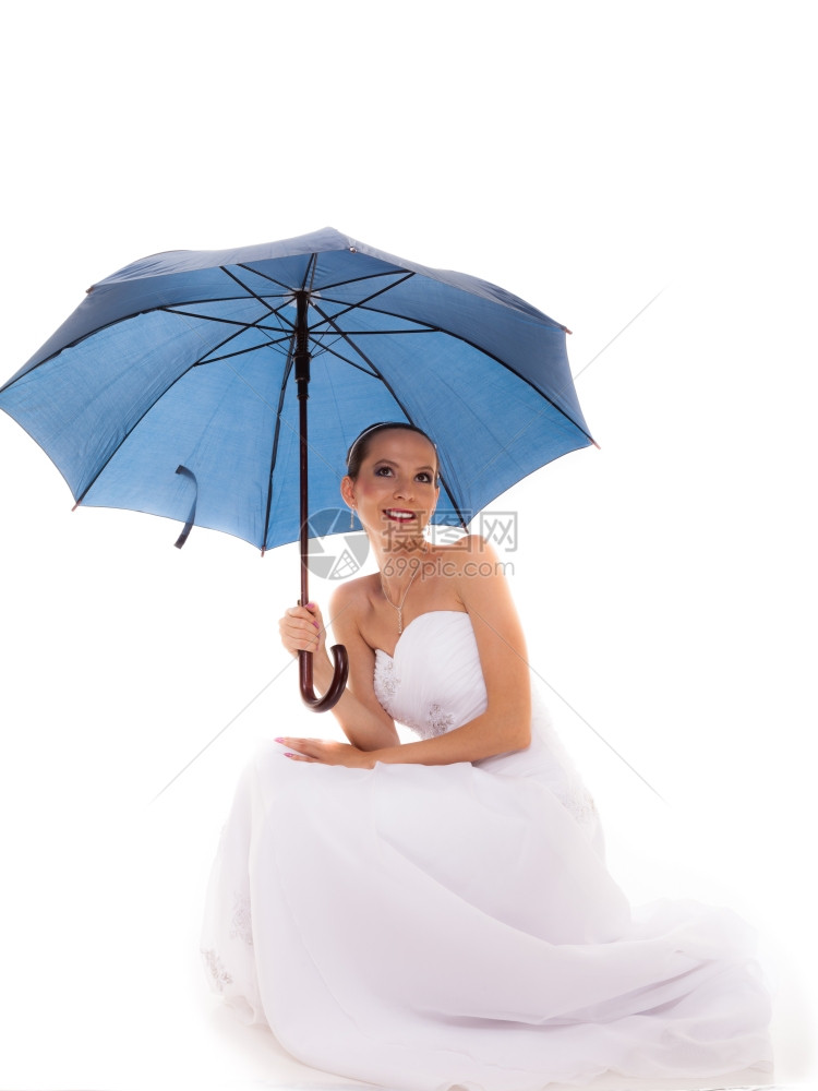 满身浪漫的新娘白色礼服图片