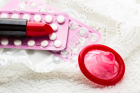 保健医疗避孕和节育封闭口服避孕药套和内衣带上的红口图片