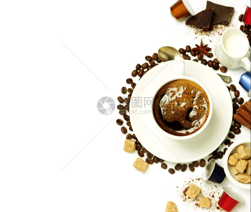 咖啡的顶端风景咖啡豆糖牛奶和胶囊图片