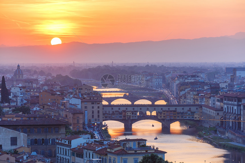 亚诺河和著名的桥PonteVecchio日落意大利托斯卡尼佛罗伦萨的PiazzaleMichalangelo图片