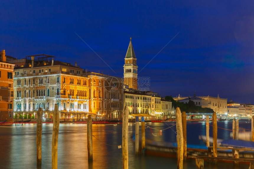 圣马克斯坎帕尼莱和大运河夜间意利威尼斯图片