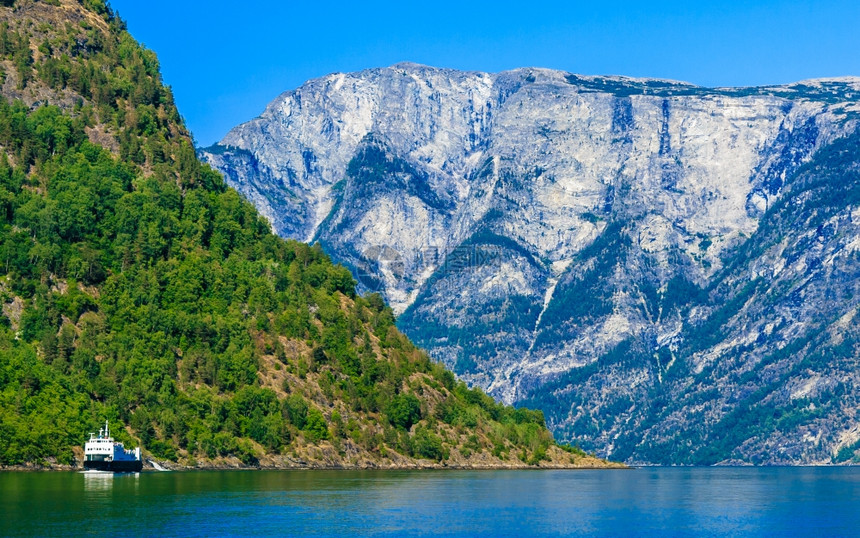 挪威斯堪的纳维亚山区和fjordSognefjord挪威斯堪的纳维亚图片