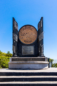 直布罗陀大力士纪念碑的支柱图片