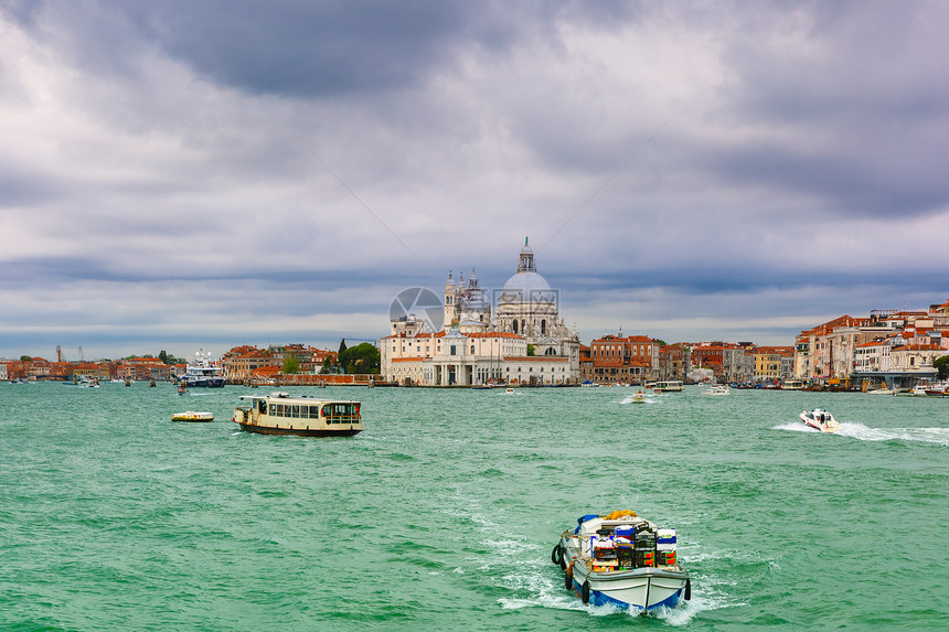从海洋到意大利威尼斯的DoganadiMare和BasilicaSantaMariadellaSalute意大利威尼斯图片
