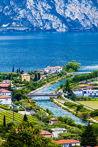 LagodiGarda加尔达湖的风景北意大利高清图片