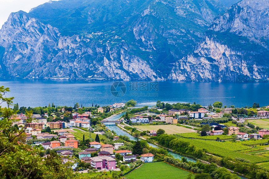 LagodiGarda加尔达湖的风景北意大利图片