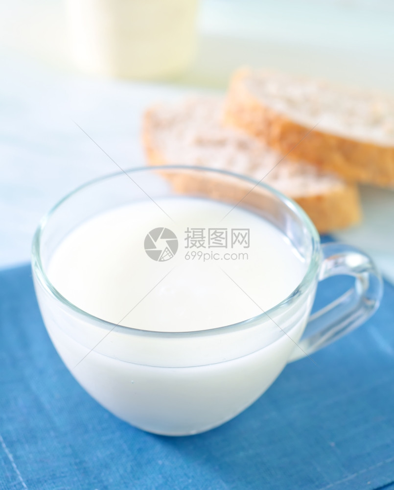 以玻璃杯中的乳汁盟誓图片