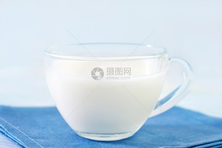 以玻璃杯中的乳汁盟誓图片