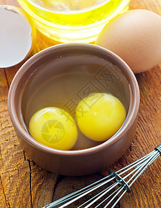 粗碗里生鸡蛋图片