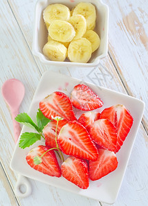 草莓和香蕉弗里希海因高清图片