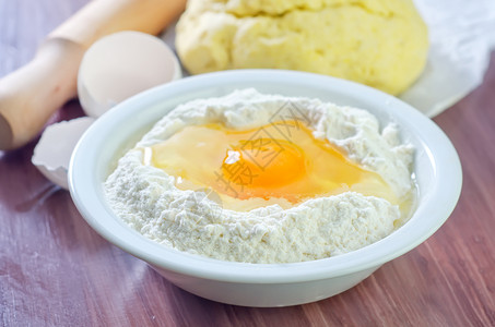 面粉和蛋粗麻布鸡蛋高清图片