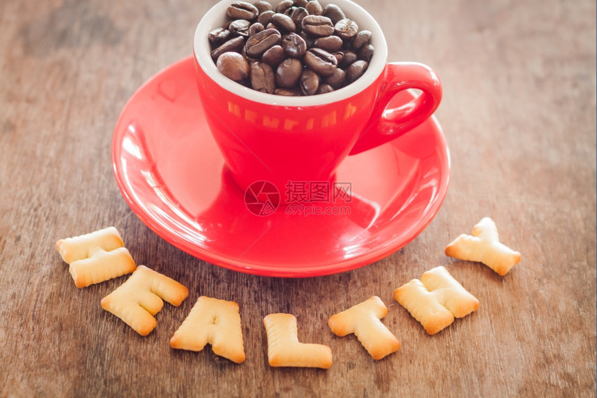 健康字母饼干红咖啡杯黄饼干股票照片图片