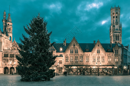 五象广场在比利时布鲁日Bruges的中世纪圣诞汉堡广场的景色城市象背景