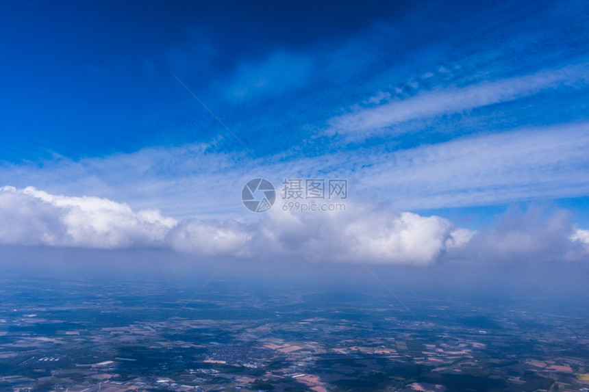 德国飞机在空中视察图片