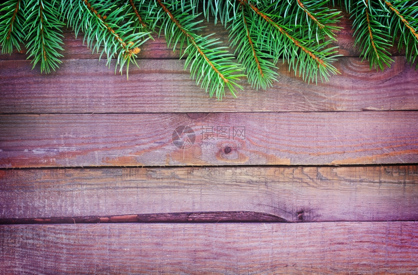 圣诞树的早午餐在木背景上图片
