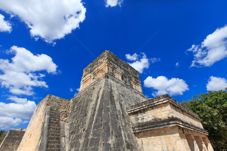 古代玛雅文明历史废墟墨西哥尤卡坦省ChichenItza的Kukulcan寺庙图片