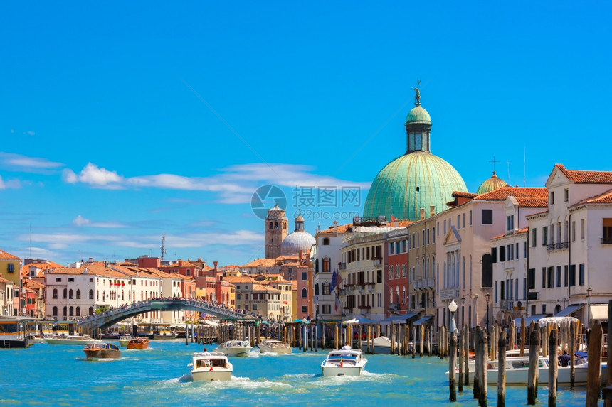 大运河PontedegliScalzi和Vaporetto在夏季阳光明媚的日子里在意大利威尼斯SanSimeonePiccolo图片