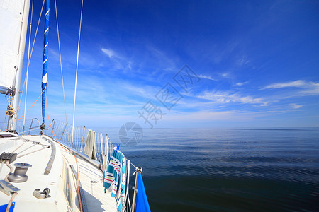 黄海蓝天阳光明媚的暑假旅游奢侈生活方式图片
