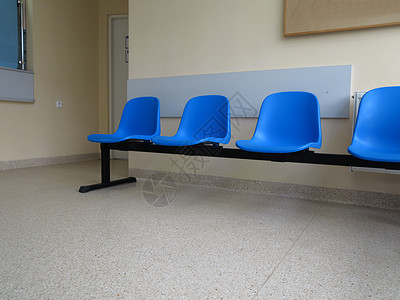 等候室内部的蓝色凳子空椅图片