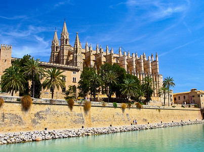 西班牙帕尔马的圣玛利亚和赫卡的帕尔圣玛丽亚大教堂高清图片