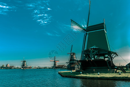 荷兰河附近ZaanseSchans的风车照像的农村景观图片