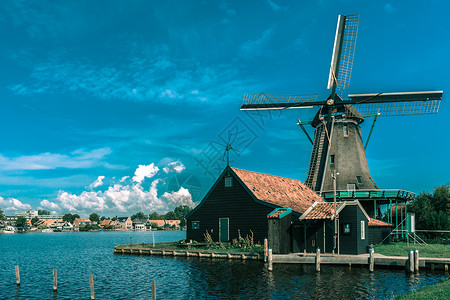荷兰河附近ZaanseSchans的风车照像的农村景观背景图片