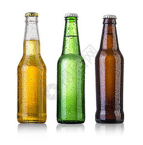 一套啤酒瓶白色背景上有水滴五张不同的照片合并在一起图片